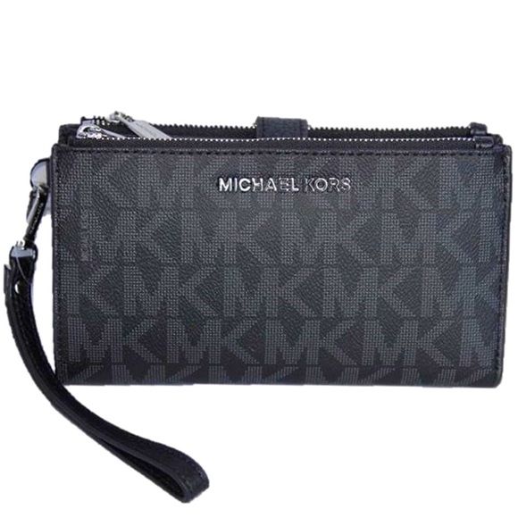 Michael Kors Handbags - Michael Kors Jetset Wallet & Phone Wristlet in Black.